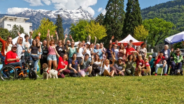 Journée nationale du chien: une centaine de toutous à Monthey